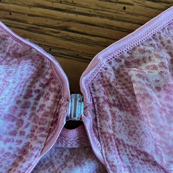 NWOT Warner(The Naked Truth)Bra.Front Closure.SheerUnderwire.Adjustable strap34D - Picture 3 of 5